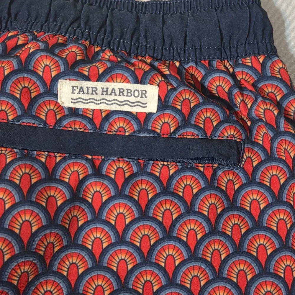 Fair Harbor Swim Trunks Mens Medium Red Navy Blue Scallop Print Lined Shorts‎ M